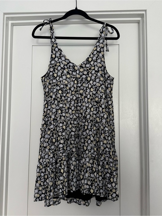 Hollister Dresses & Skirts - Hollister black floral V-Neck tie tank Sundress size small